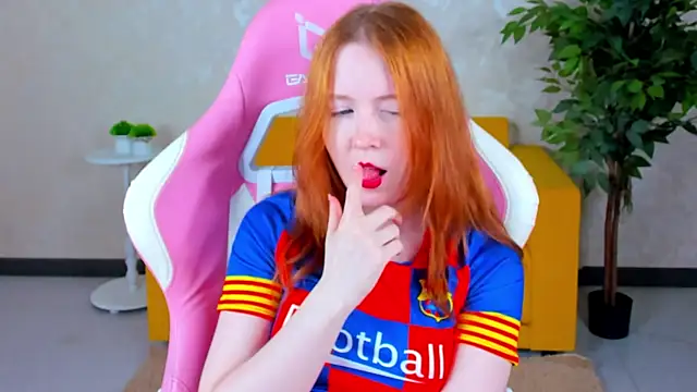 ari-kittyy online show from June 24, 4:11 am