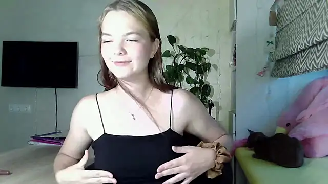AvrilGillig online show from July 26, 4:15 pm