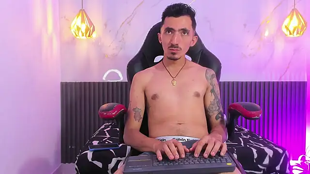 DylanAnderson1 online show from July 23, 9:23 pm