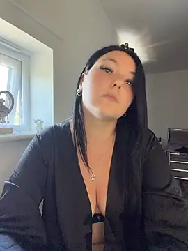 LeahAnnX online show from July 14, 10:21 am