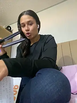 EmmyRossi online show from June 12, 10:51 pm