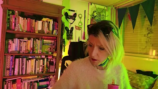 mina here online show from July 15, 10:36 pm