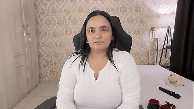 SAmirahha Bano1 online show from June 12, 10:12 am