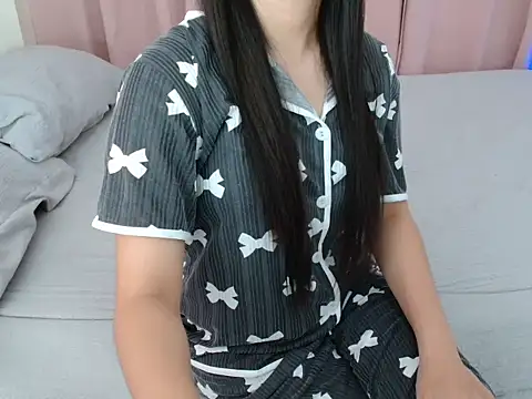 xsavanah01 online show from June 19, 2:31 pm