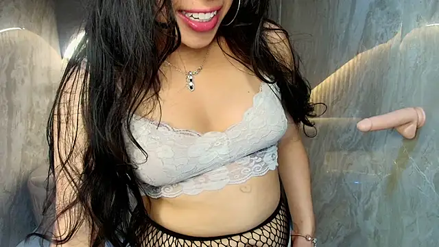 Mia  r  online show from June 19, 10:35 pm