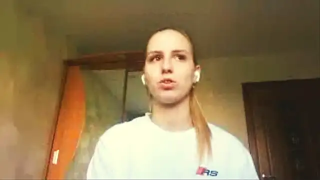 LeighaGreenley online show from June 21, 7:12 am