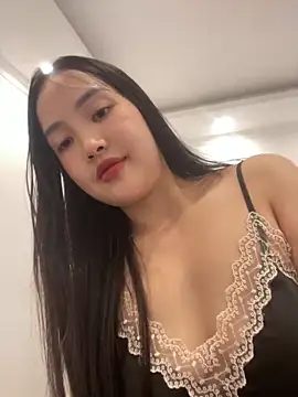 Lilyluta2000 online show from June 18, 9:47 am