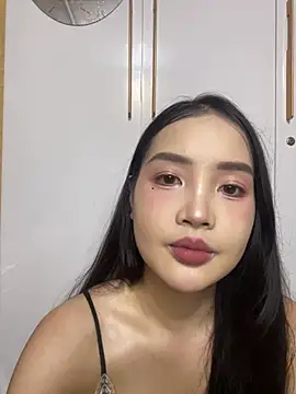 Lilyluta2000 online show from July 16, 6:40 am