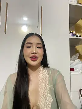 Lilyluta2000 online show from June 25, 8:18 am