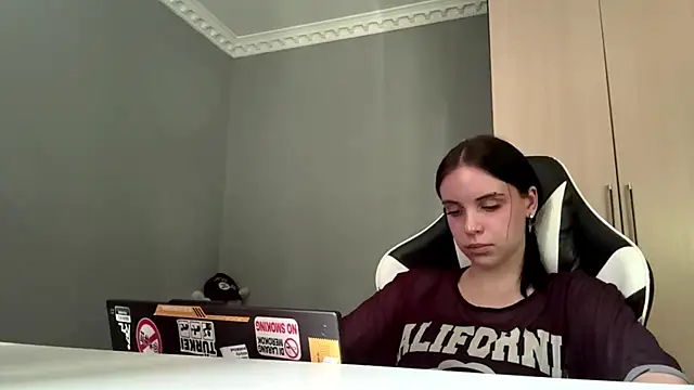martinienjoyer online show from July 7, 10:08 am