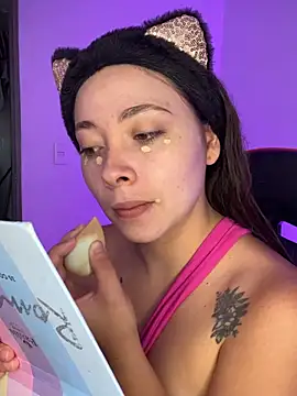 mia bornner online show from July 18, 6:32 pm