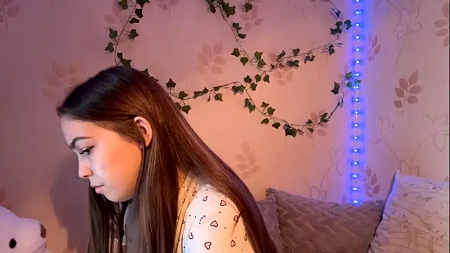 Luna Tendresse online show from June 28, 9:27 am