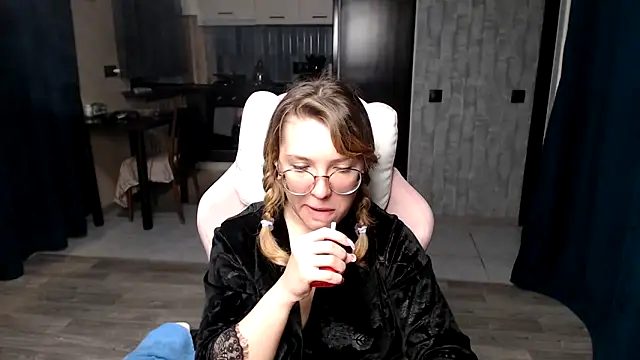 Snapshot of Reginasmilee chatting on September 21, 1:59 am Reginasmilee online show from September 21, 1:59 am