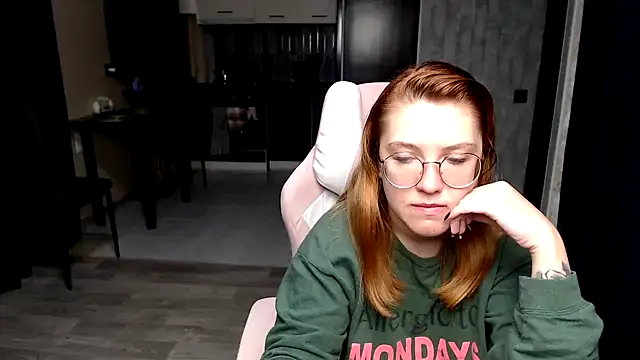 Snapshot of Reginasmilee chatting on November 1, 12:59 am Reginasmilee online show from November 1, 12:59 am