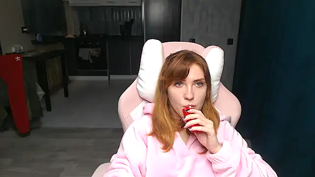 Snapshot of Reginasmilee chatting on October 27, 7:15 am Reginasmilee online show from October 27, 7:15 am