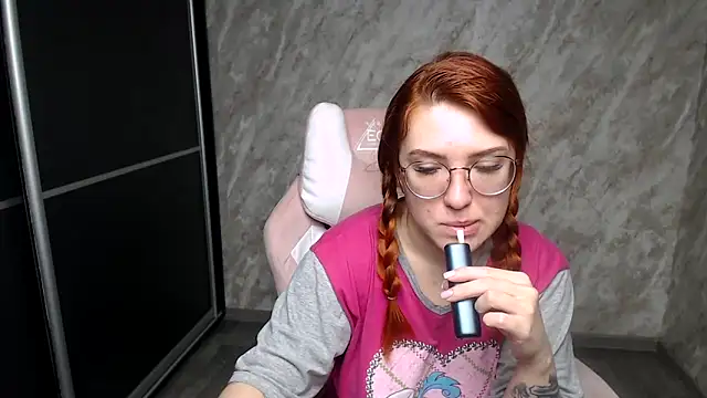 Reginasmilee online show from February 1, 3:38 am