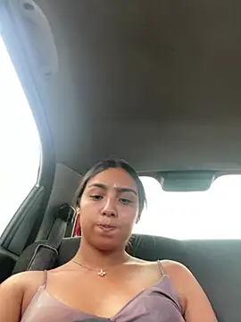 mialuxuryyx online show from July 9, 3:36 pm