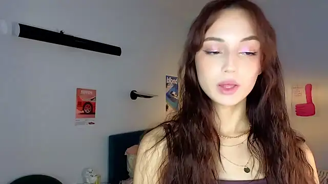 thisskiss online show from June 28, 5:41 pm