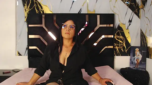 alessiaqueencs online show from July 14, 8:57 pm