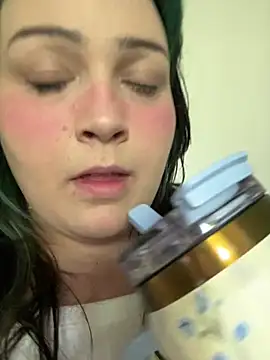 BbGurl18 online show from August 4, 9:21 pm