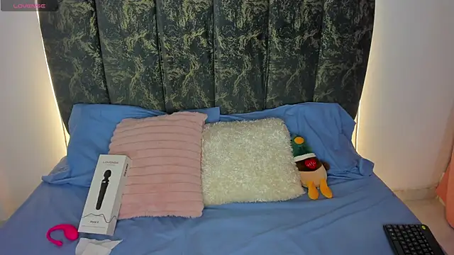 luany moon online show from July 8, 9:44 am