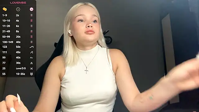 JoleneDorow online show from July 15, 1:54 am