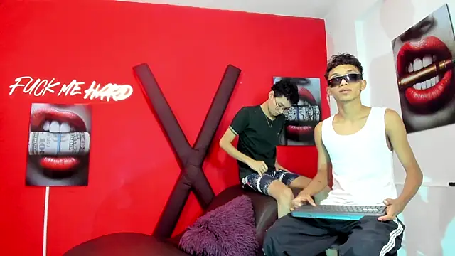 PRETTY LOVERS1 online show from July 14, 1:17 am