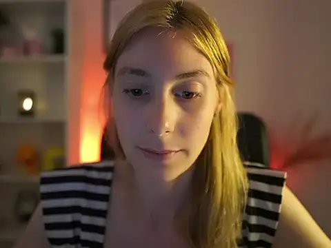 RachelMoore18 online show from July 10, 1:33 pm