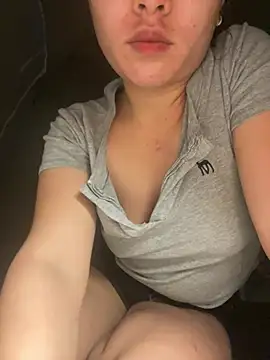 ly-laxxx online show from July 10, 12:49 pm
