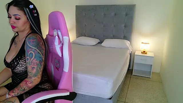 Rileywomms online show from July 13, 7:36 pm