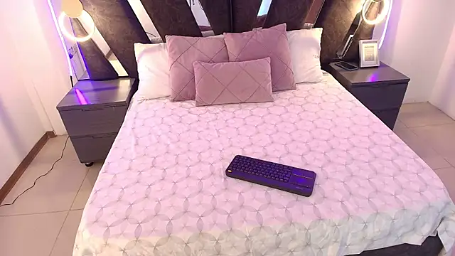 sophia lewis   online show from July 21, 2:40 pm