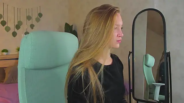 Neelly Collins online show from July 10, 9:21 am