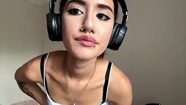 JuliaPierce online show from July 9, 3:47 pm
