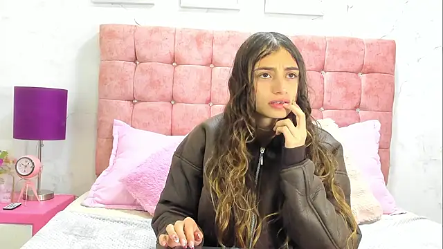 Katalina Laurent online show from July 14, 11:26 am