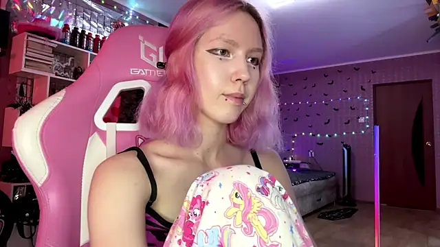 lonely bunny online show from July 14, 1:49 pm