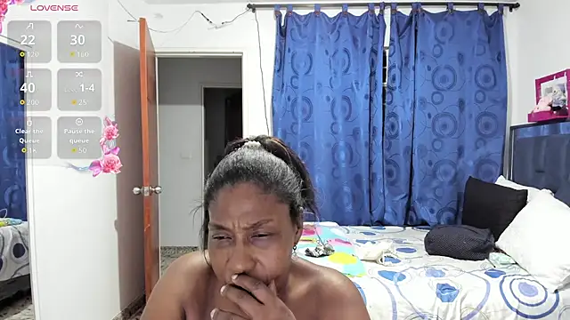 Snapshot of LupeAdams chatting on October 16, 3:42 am LupeAdams online show from October 16, 3:42 am