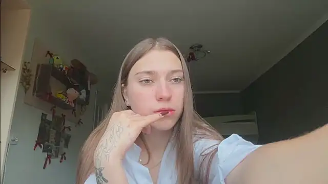 LilliamDowling online show from July 11, 6:08 pm