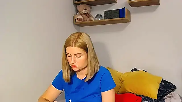 alisenties online show from October 18, 3:37 pm