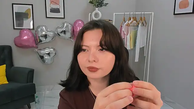 Gloria  Torres online show from July 14, 1:49 pm