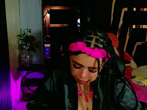lunabustygirl2 online show from August 5, 4:52 am