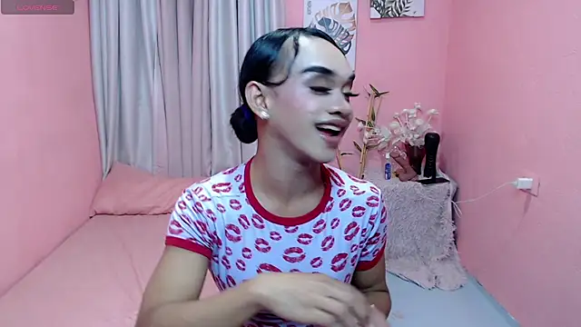 VivienneLuxe online show from July 18, 7:11 am