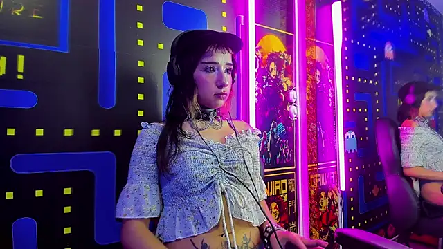 NixzDolls online show from July 18, 12:25 am