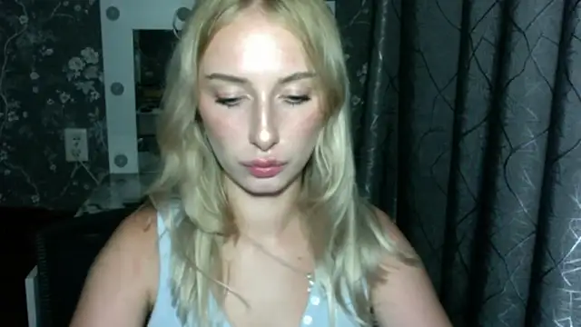 ellisweets online show from August 6, 8:16 pm