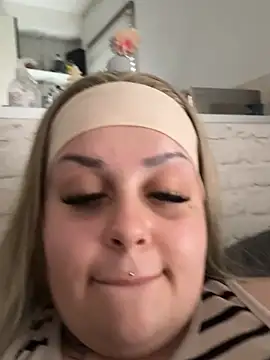 Peachy bella online show from August 9, 2:42 pm