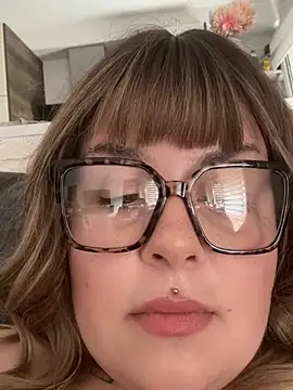 Peachy bella online show from July 22, 11:00 am