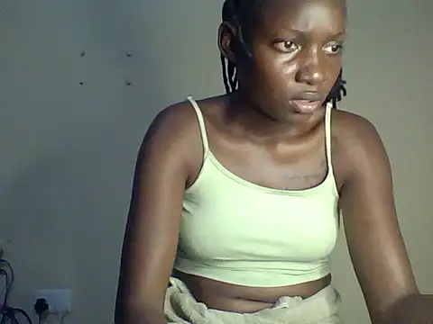 Sexy-yvone online show from July 24, 8:38 pm