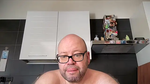 theitalianbear online show from July 27, 8:11 am