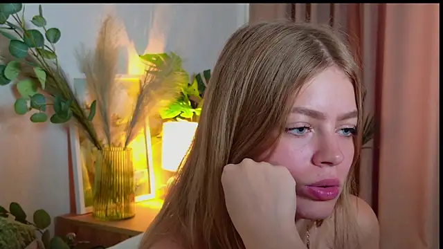 EmillyDiamond online show from July 28, 6:55 am
