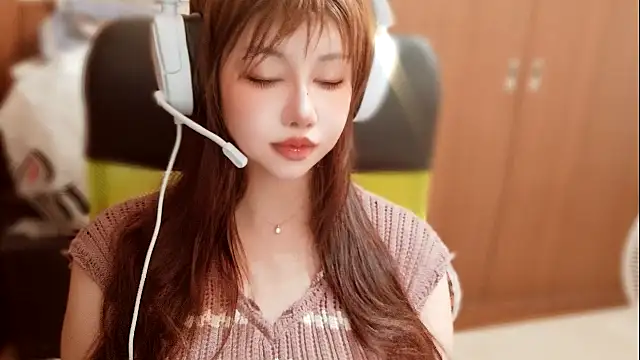mew-mia-meow online show from July 31, 7:42 am