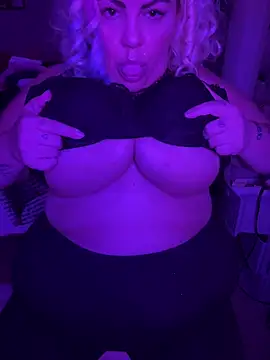 bbwblonde69 online show from August 9, 1:57 am